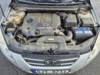 Kia Ceed 2007 1.6 CRDi - klima, tažné, vyhřívané sedačky - 12