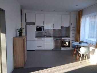 RD bungalov se 3 byty a garáží - 12