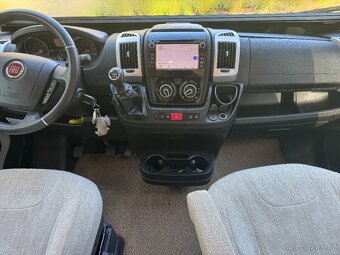 Pilote P746GJ, solár, soběstačnost, perfektní stav - 12