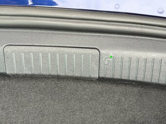 Volkswagen Golf 2.0 TDI Highline - 12