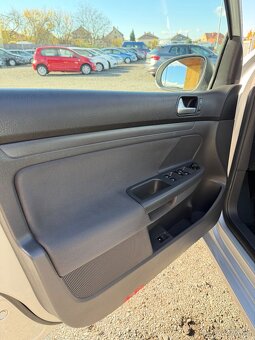 Volkswagen Golf, 1.4 16V 59 kW A/C ČR 1.MAJ - 12