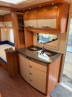 Hobby La Vita 495 UL ~ dělené postele - 12