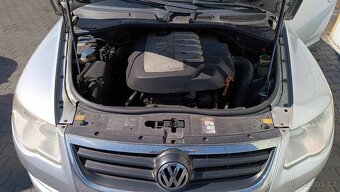 VW Touareg 2.5tdi 128kW motor BPE barva: LA7W - 12