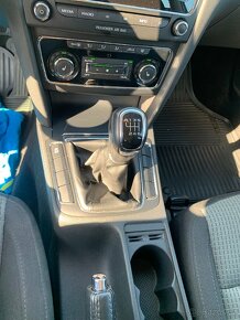 Skoda Superb combi 2010-2011 - 12