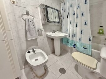 Na prodej prostorný apartmán 2+kk TORREVIEJA - 12