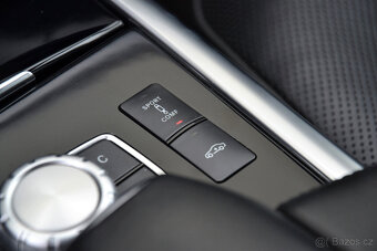 Mercedes-Benz E 400 4M / DESIGNO / 245kW / TOP-VÝBAVA / CZ - 12