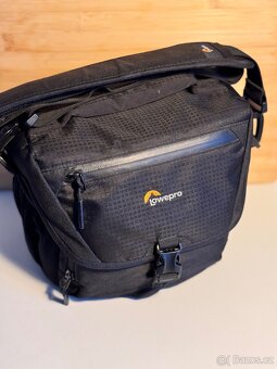 Sony Alpha A7 + objektivy, blesk, brašna, stativ - 12