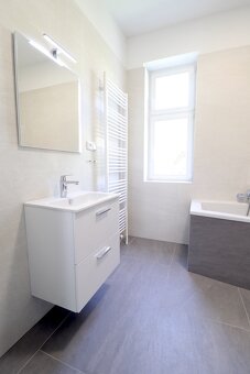 Rekonstruovaný byt 3+kk, 87 m2 s balkonem, Hradec Králové. - 12