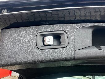 Mercedes-Benz Třídy E 220d 4MATIC/LED/WEBASTO/2020 - 12