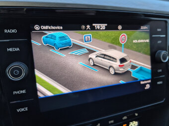 Volkswagen Passat  R-LINE 2.0 TDI  110 kW  DSG TZ - 12