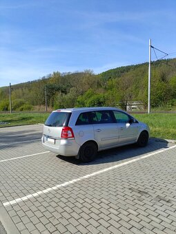7 míst Opel Zafira B 1.6. 16V 85kW benzin rv 2009 naj 219tkm - 12