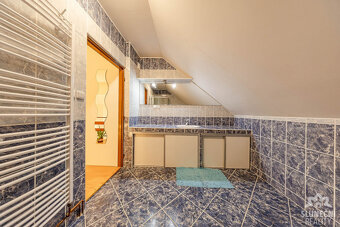 Samostatně stojící rodinný dům 5+1 na pozemku 621 m², obec V - 12