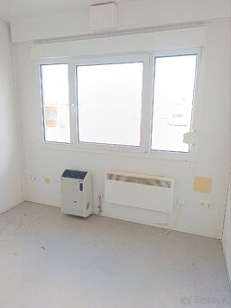 Kancelářský/obytný kontejner CORLEONE ( 3 × 6 a výška2,8m) - 12