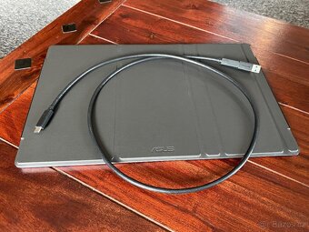 Přenosný monitor - 12