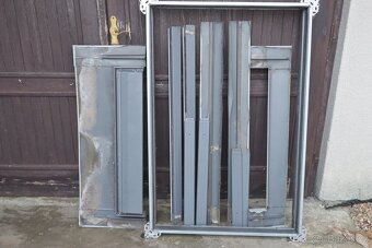 Prodám dvě střešní okna VELUX 78 X 118 cm - 12