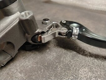 Pumpy/páky brzda, spojka - 12