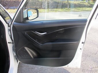 HYUNDAI iX 20 - 1.6 i - 1.majitel, jen 48000 km - 12