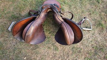 Prodám kožené jezdecké sedlo Passier posedlí 18" - 12