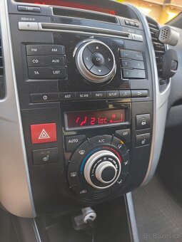 Kia Venga - 12