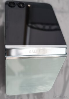 DEMO - Nový Samsung Z Flip 5 - SM - F731B - POZOR DEMO - 12