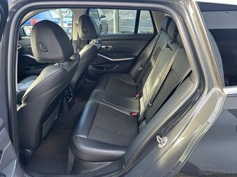 BMW Řada 3 G21 330i 190kW INDIVIDUAL AUT - 12