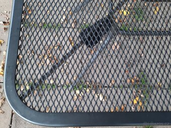 Kovový stůl- tahokov 2 ks,hliníková křesílka 4 ks,plast.křes - 12