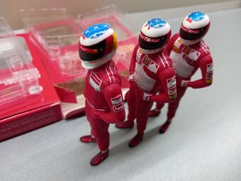 F1 FERRARI FIGURKY MICHAEL SCHUMACHER MINICHAMPS 1:18 - 12