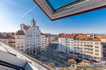 Výjimečný dvoupatrový loftový byt o rozloze 204 m s jedinečn - 12