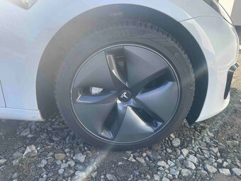 Tesla Model 3 SR+, zdarma nové pneu - 12