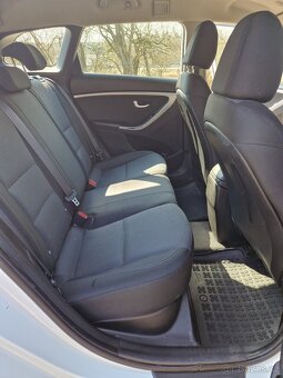 Hyundai i30 kombi 1.6 MPI 88 kw Trikolor Komfort, 1. majitel - 12