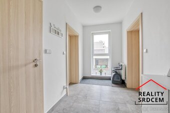 Pronájem moderního bytu 2+kk s balkónem, 77 m2 ul. Na Poříčí - 12