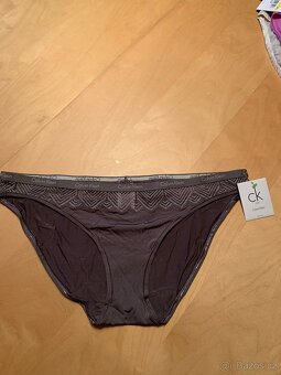 dámské spodní kalhotky zn. Calvin Klein - vel. M - nové - 12