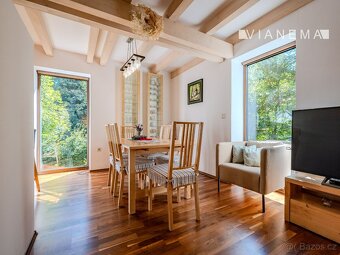 POUZE U NÁS Výjimečný rodinný dům, pozemek 973 m2, Makov - 12