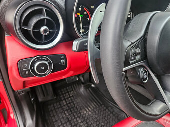 Alfa Romeo Giulia 2.0T 147 kW - 12