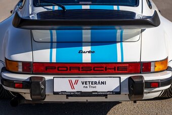 Porsche 911 930 Turbo - 12