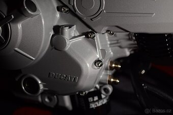 Unikátní stolek z motoru Ducati - 12
