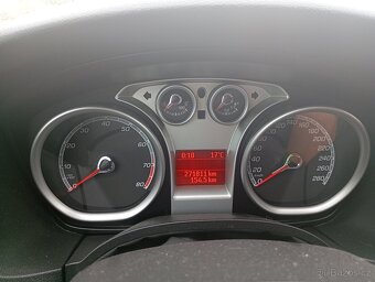 Ford Focus ST - 12