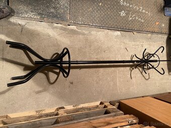 Věšák kovový, dřevěný, více kusů - 12