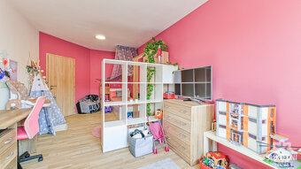 Pronájem bytu 3+kk s vyhrazeným parkovacím stáním, 85 m², Uh - 12
