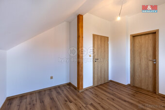 Prodej rodinného domu 147 m², pozemek 1973 m², Petrovice I - 12