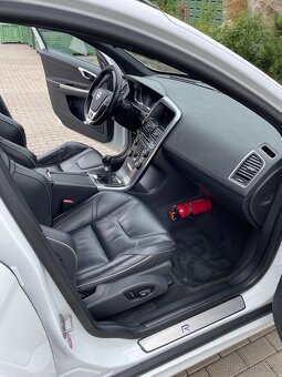 Volvo XC60, 2,4 D5  R-DESING 158kW - 12