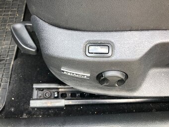 Volkswagen Golf VI 1,6 TDI 77 KW Highline Plný servis - 12
