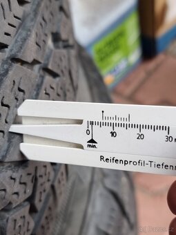 225/60r18 Kumho zimni pneu - 12