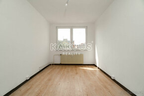 Prodej bytu 3+1 s lodžií (71 m2) v osobním vlastnictví, ulic - 12