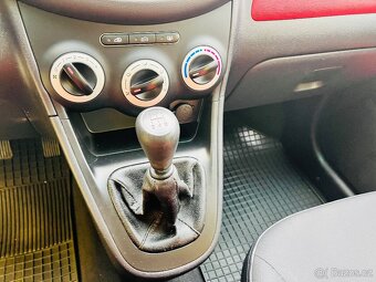HYUNDAI i 10 1.1 i BENZÍN 5 DVEŘÍ NAJETO JEN 45 TIS KM - 12