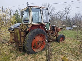 Traktorbagr Bělorus - 12