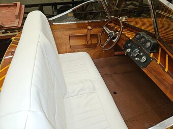 Mahagonový člun - motor Ford - 12
