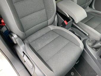 VW Touran 1,6tdi, mód 2011, bluemotion - 12