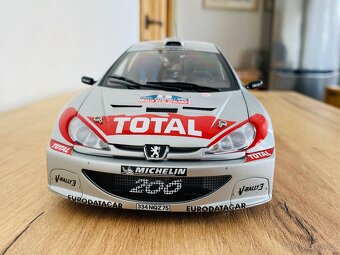 Peugeot 206 WRC AUTOart 1:18 - 12