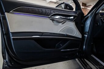 Audi A8 L - 12